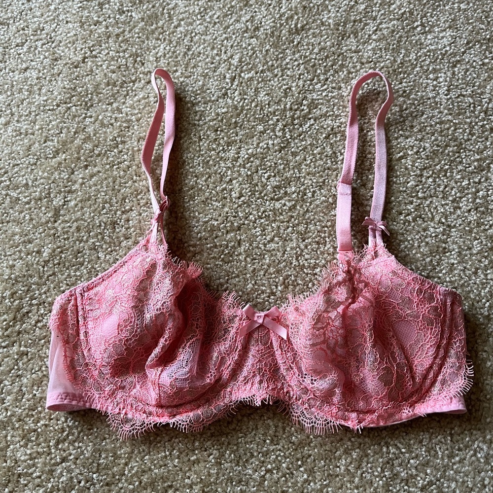 Peachy pink Victoria’s Secret lace bra